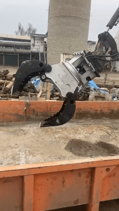 Manipulační kleště na bagru