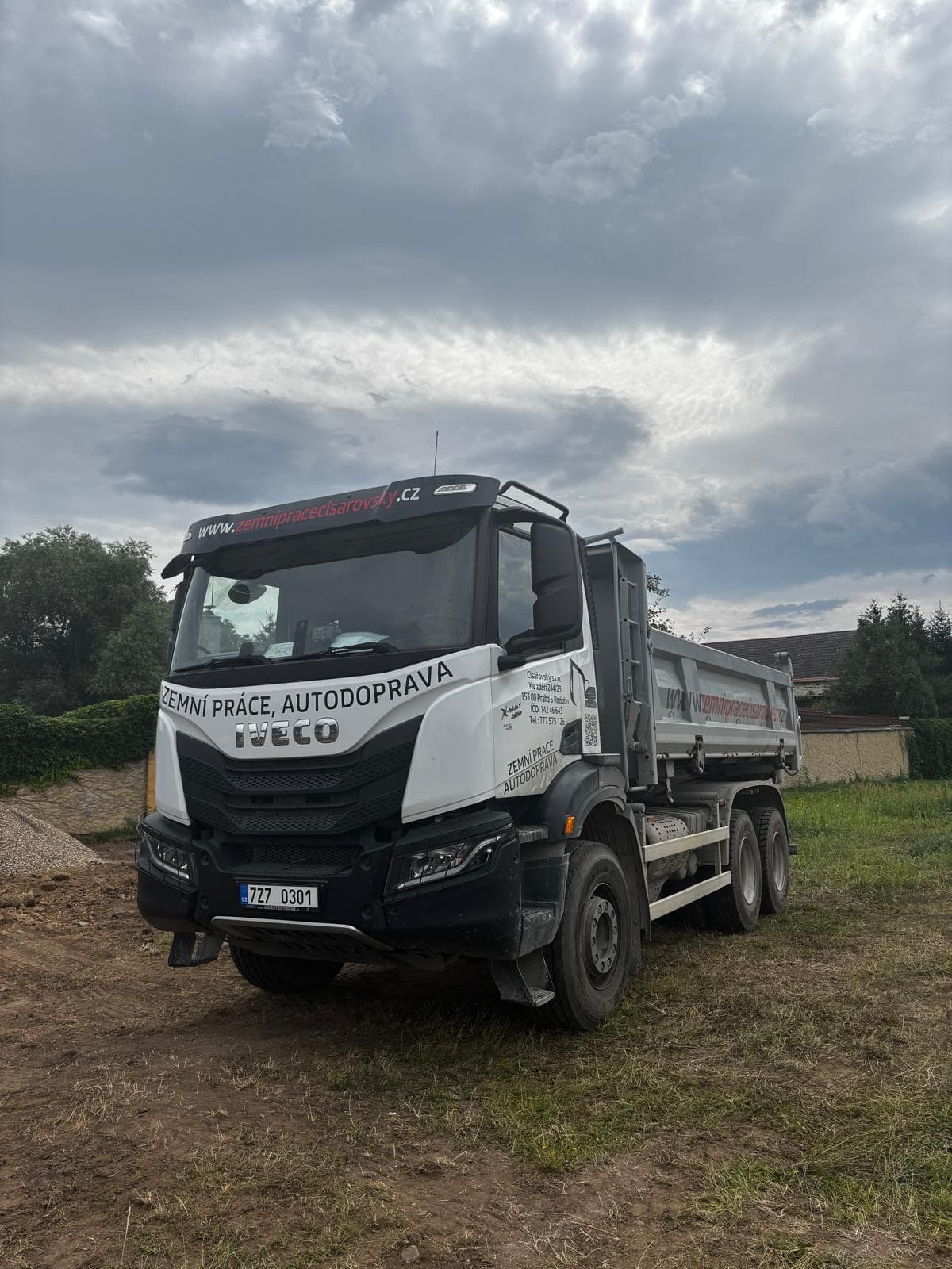 Práce techniky a tým v terénu